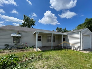 Building Photo - Large 3 bedroom with fenced in yard