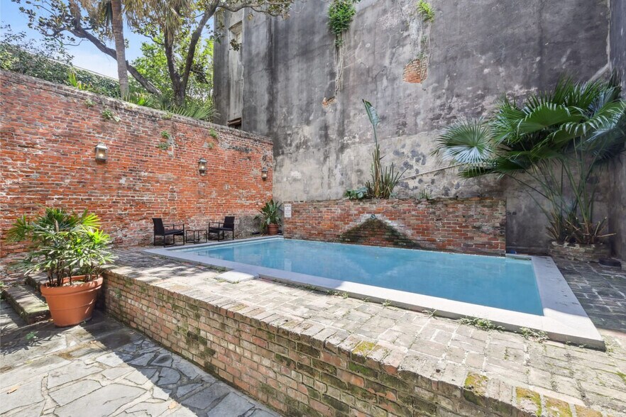 Building Photo - 508 Chartres St