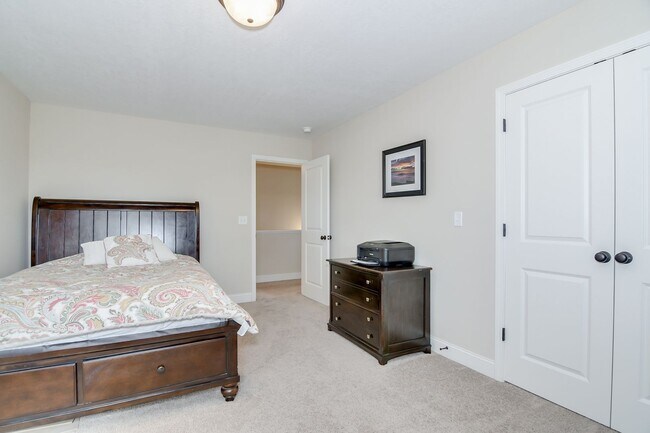Building Photo - Gorgeous 5-Bedroom 3.5 Bath Home