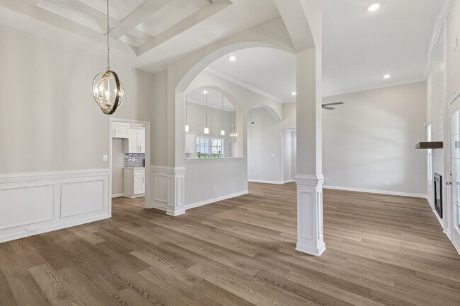 Building Photo - 383 Kingland Ln