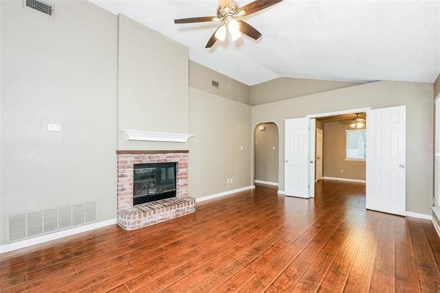 Building Photo - 400 Moss Hill Dr