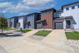 Building Photo - 3401 Heritage Ln