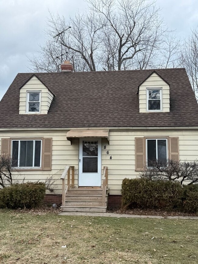 Building Photo - 4bd Single Euclid Water/Sewer Included Section 8