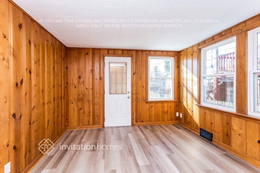 Building Photo - 2526 Maple St