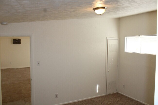 Building Photo - 2528 Irwin Rd