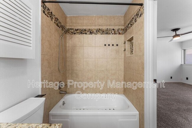 Building Photo - 3614 Versailles Dr