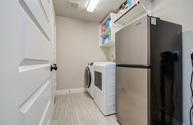 Building Photo - 10838 Bouldin Creek