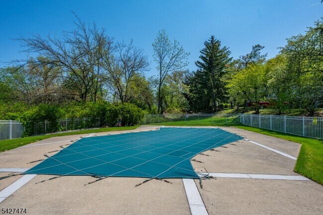 Building Photo - 50 W Lindsley Rd