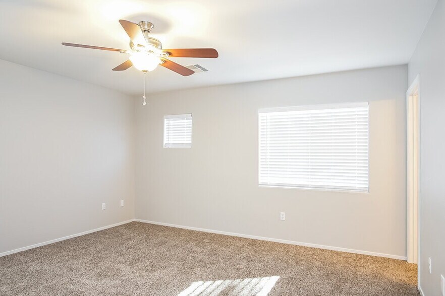 Building Photo - 245 Vertigo Tulip Ct