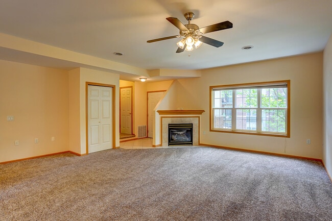 Building Photo - 1813 Carns Dr