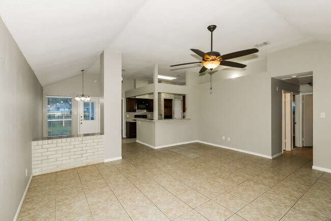 Building Photo - 19523 Lake Hollow Ln