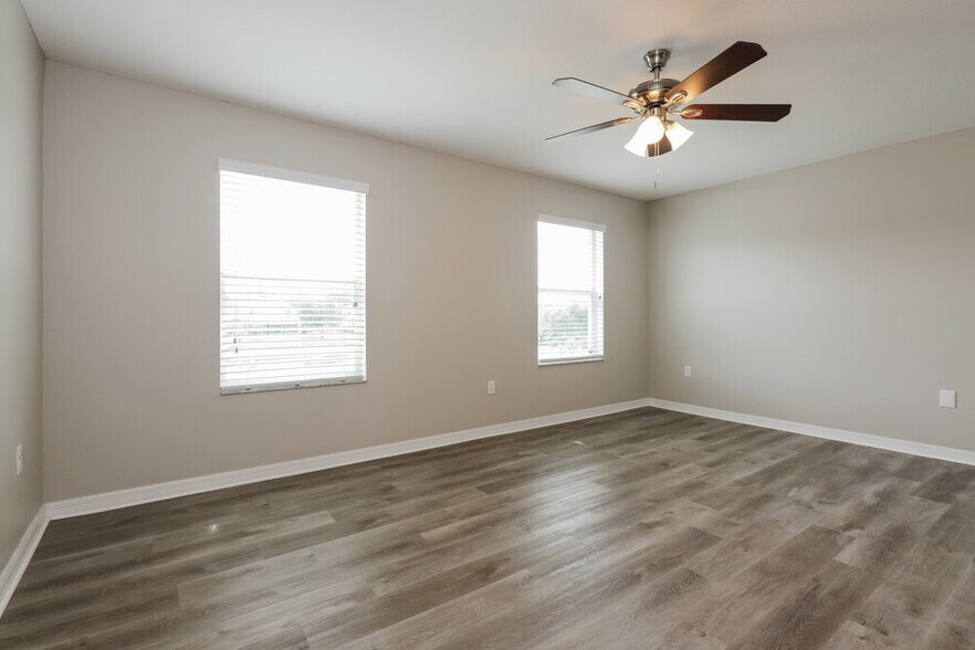 Building Photo - 12926 Utopia Gardens Way