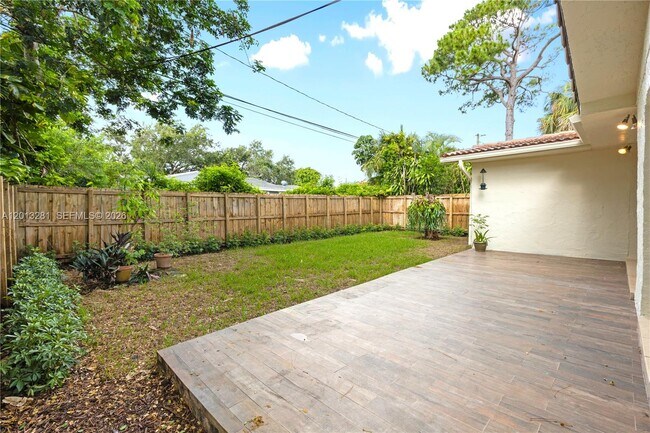 Building Photo - 5770 SW 55th St