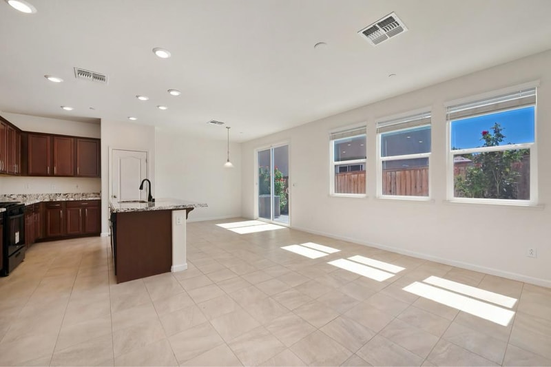 Building Photo - 4600 Ocean Ln