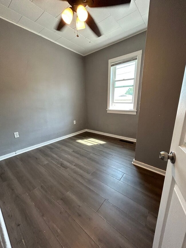 Building Photo - 1701 Onalaska Ave