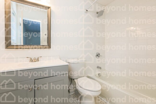 Building Photo - Move-In Ready 3-Bedroom 2-Bathroom Home in...