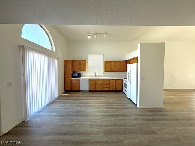 Building Photo - 846 Zinnia Cir