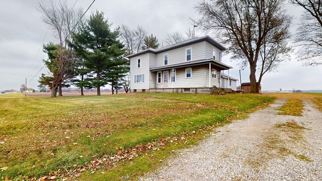Primary Photo - Country home in Willard!