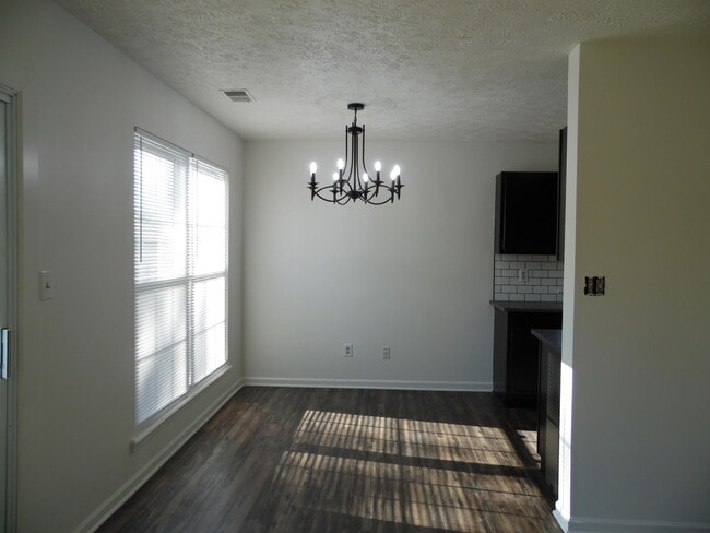 Building Photo - 2800 Kasey Ct