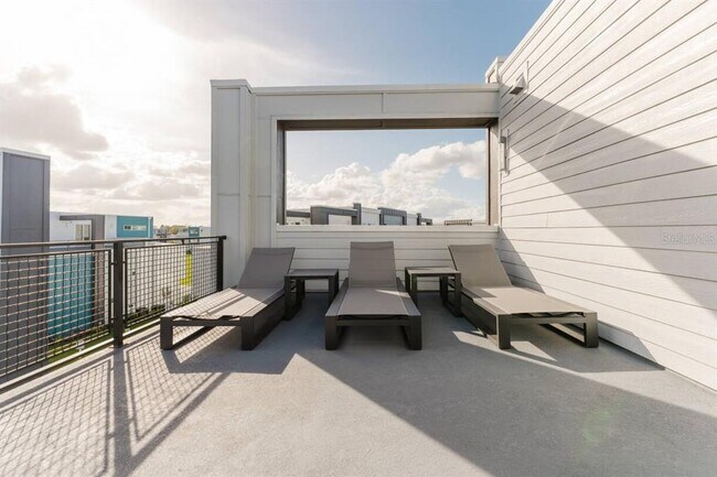 Building Photo - 7760 Sandy Ridge Dr