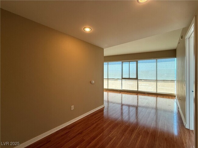 Building Photo - 4575 Dean Martin Dr