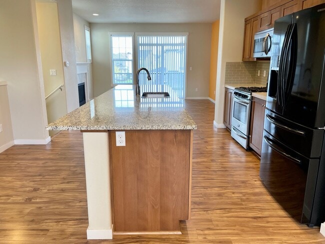 Building Photo - Villebois Townhome with Access to the Sparrow Creek Community Center