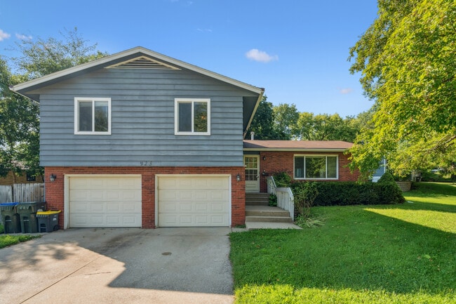 Primary Photo - 923 Talwrn Ct