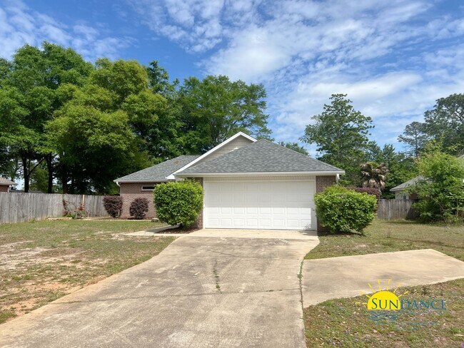 Building Photo - 3 Bedroom Smart Solar Home in Crestview!