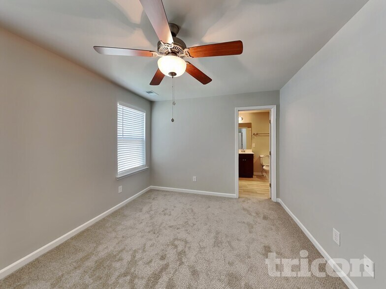 Building Photo - 302 Woodfern Ct
