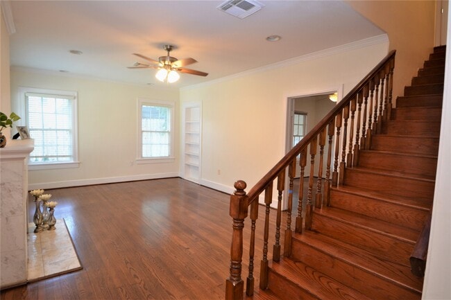 Building Photo - 2135 Bissonnet St