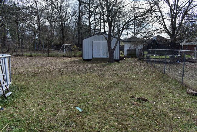 Building Photo - 523 Arbor Oak Dr