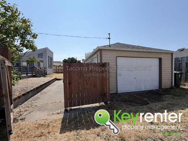 Building Photo - 1408 N Proctor St