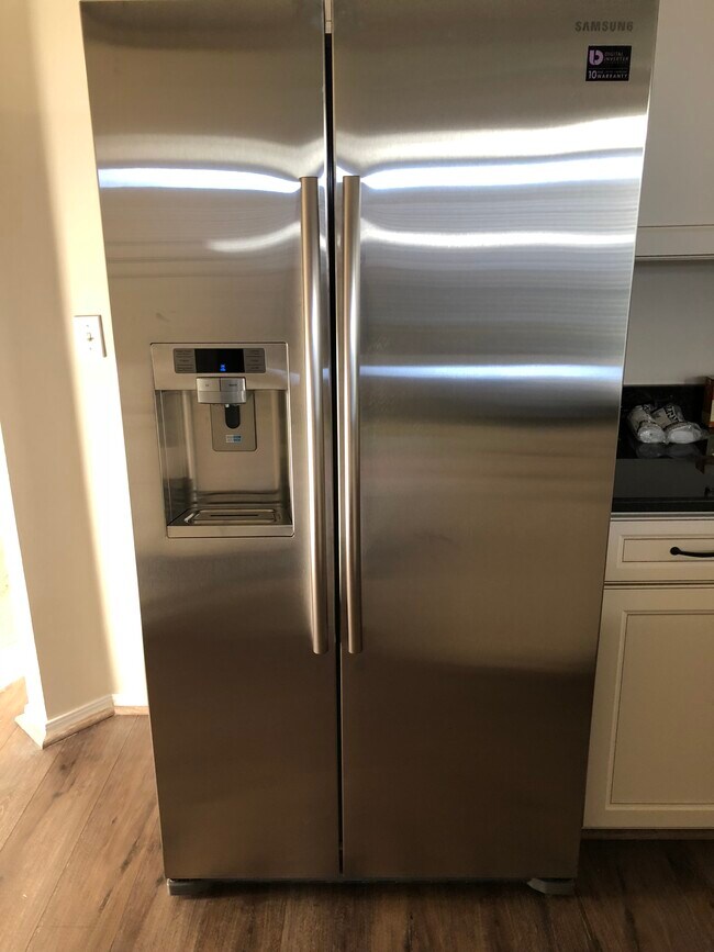 refrigerator included - 800 N Laurel Ave