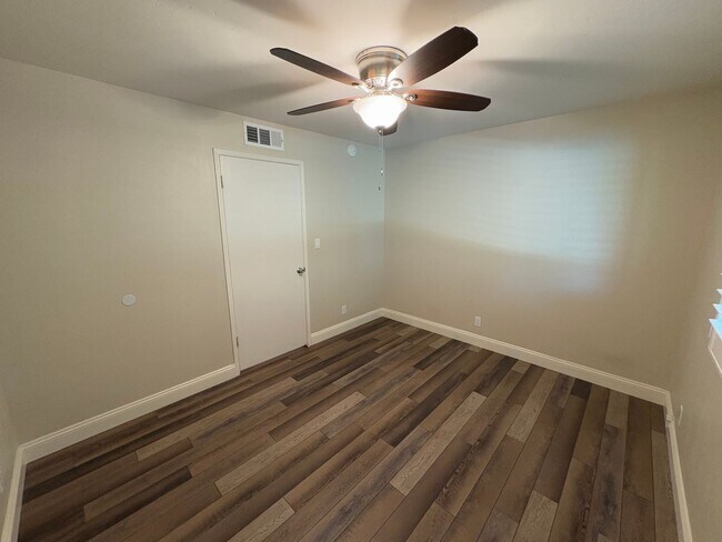 Building Photo - NW Visalia Home Near Country Club coming soon!