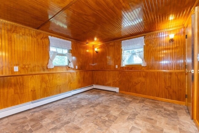Building Photo - 205 Hardy Pond Rd