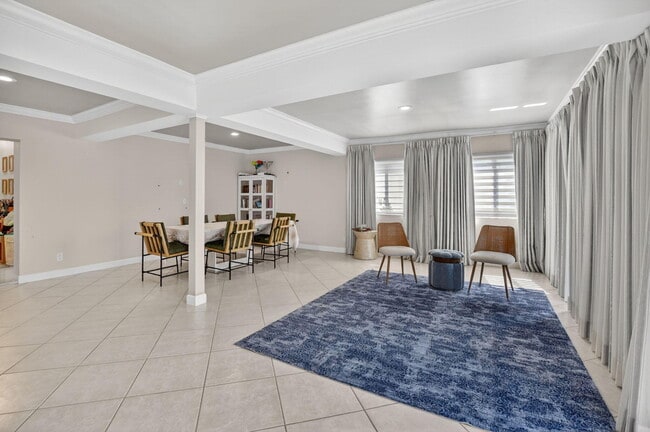 Building Photo - 10065 Camelback Ln