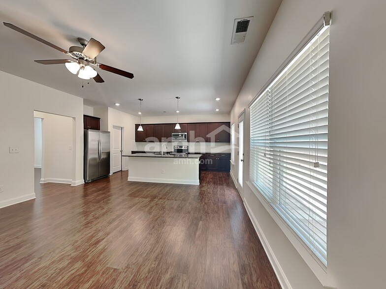 Building Photo - 455 Pearson Cir