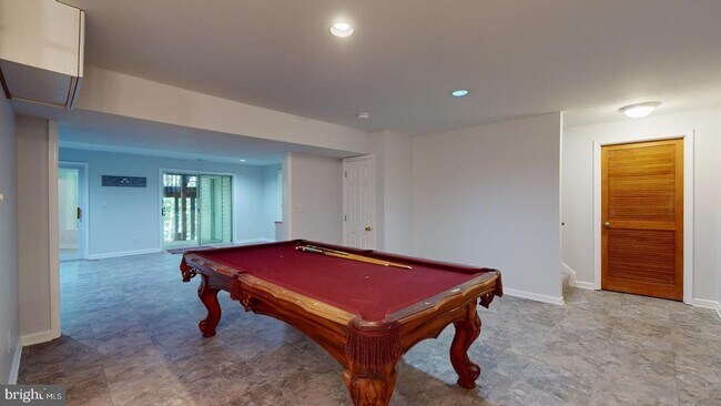 Building Photo - 9811 Fendale Ln