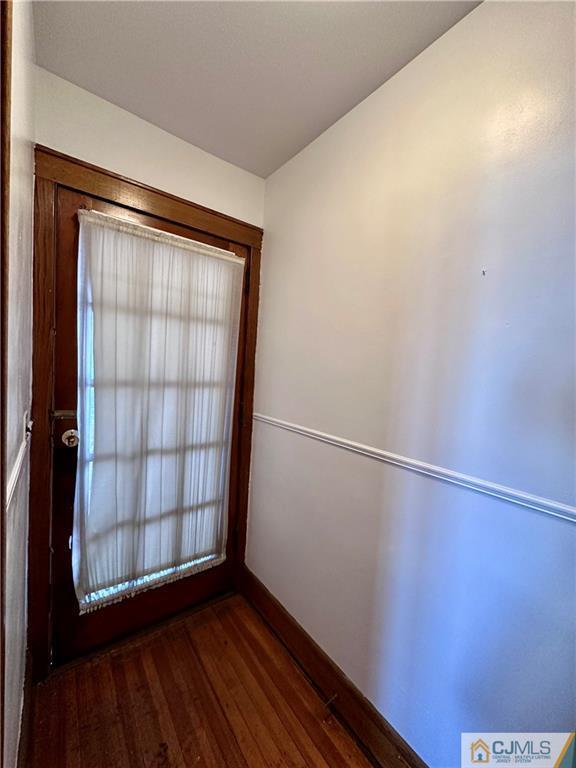 Building Photo - 560 Spruce Ave