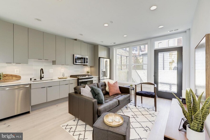 living room/kitchen - 1344 Maryland Ave NE