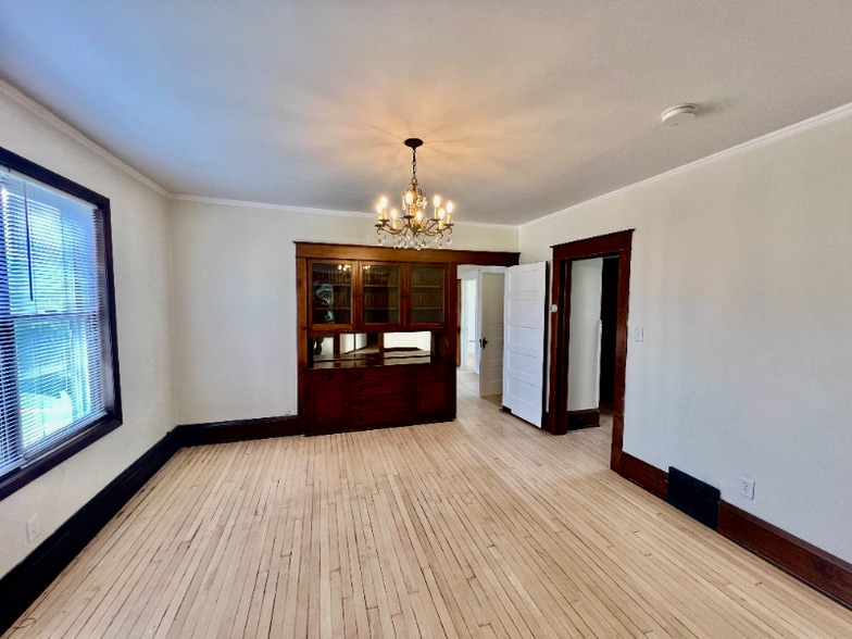 Building Photo - 716 N 9th St