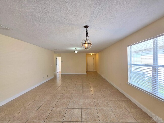 Building Photo - 1028 Antigua Cir