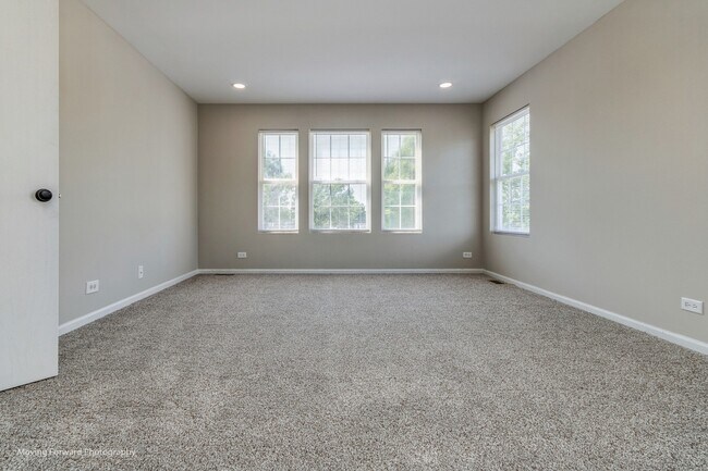 Building Photo - 1655 Whispering Oaks Dr