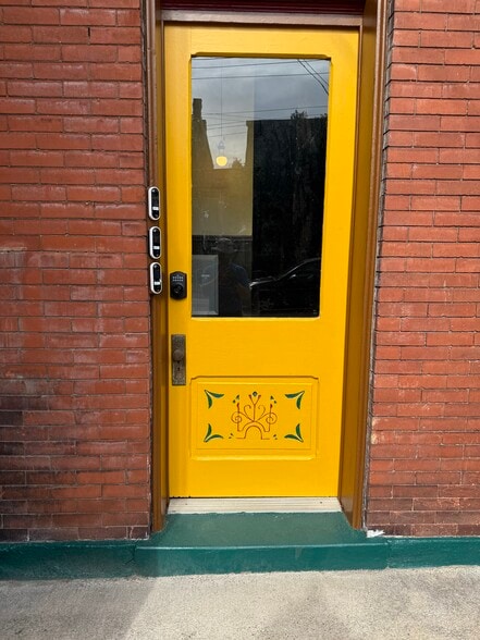 Building Photo - 401 Fairfield Ave