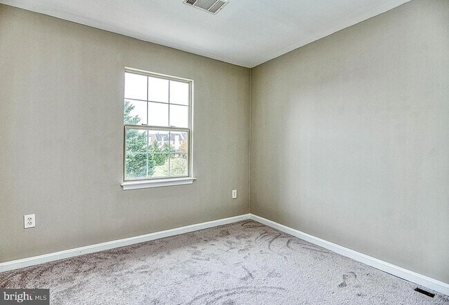 Building Photo - 43513 Blacksmith Sq
