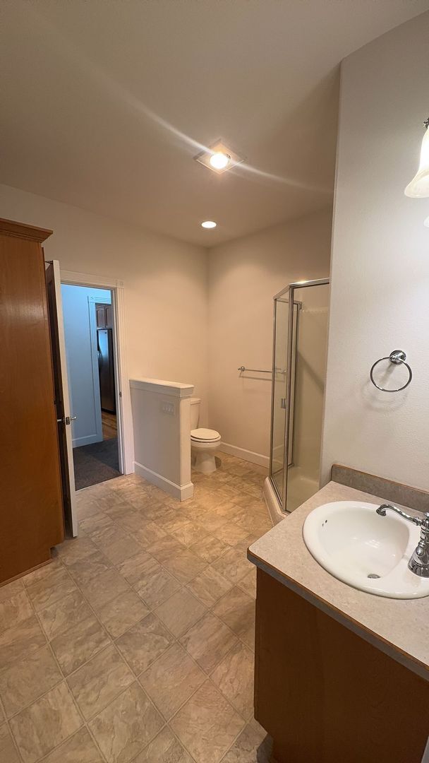 Building Photo - 2 Bed 2 Bath Home