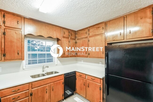 Building Photo - 5 Bedroom Pet-Friendly Home in Tarrant, AL with Main Street Renewal
