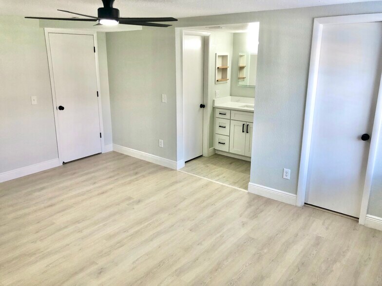 Master Bedroom - 4915 W McElroy Ave