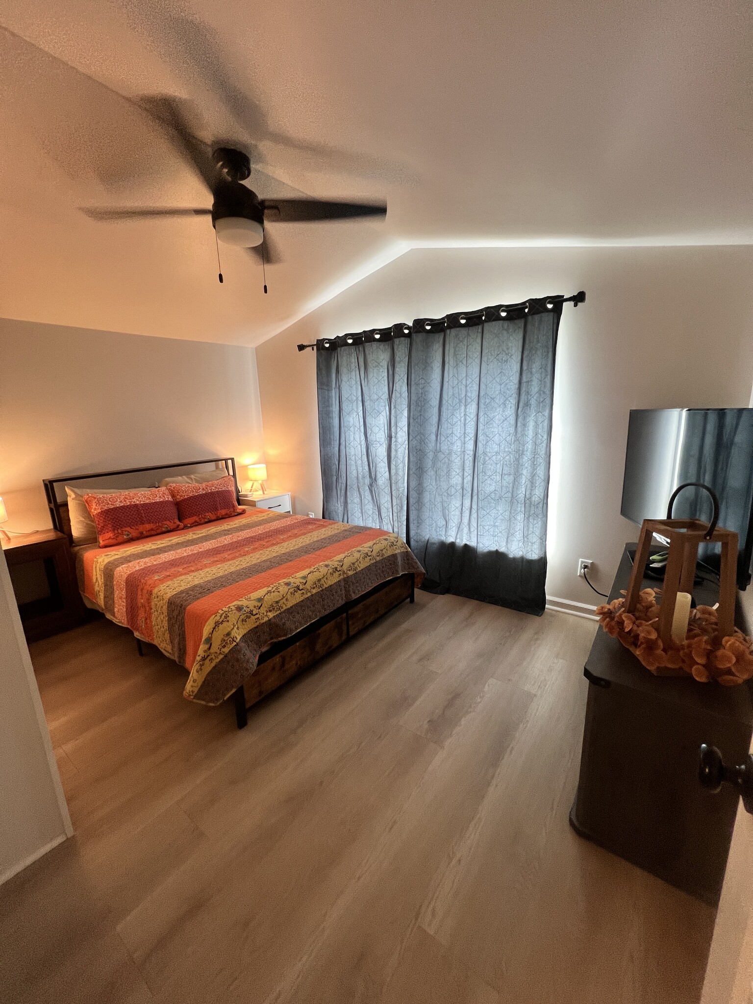 Building Photo - 122 Hall St