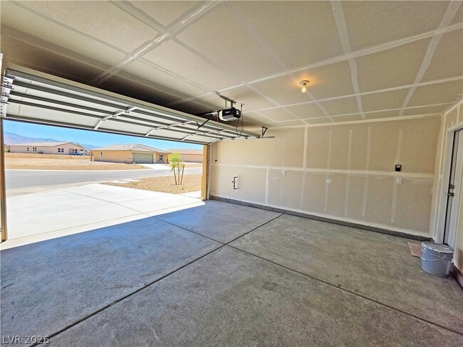 Building Photo - 663 Huyana Wind Dr